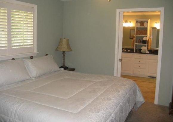 Beautifully updated home in established area