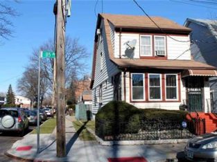 3 Bedroom, 2 bath colonial, clean, Excellent condition in New York