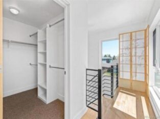 3 BR & 3 bedroom house in Denver