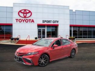 Toyota Camry SE, Supersonic Red in Dallas