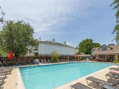 3 BR & 3 bedroom house in Dallas Texas