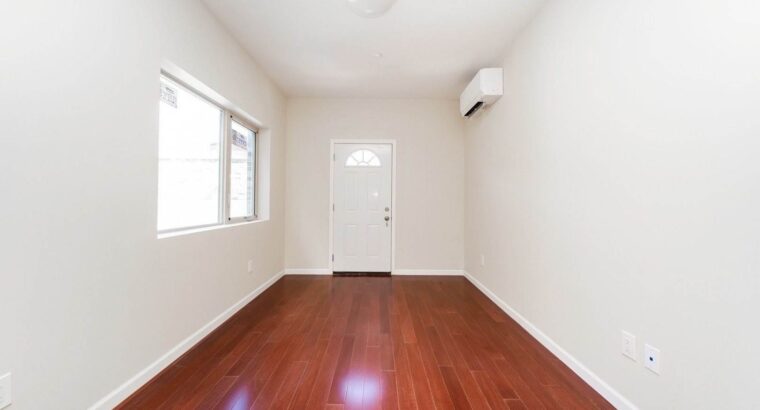 House With 8 Beds and 6 Baths