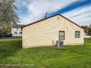 House With 3 Beds & 1 Bath