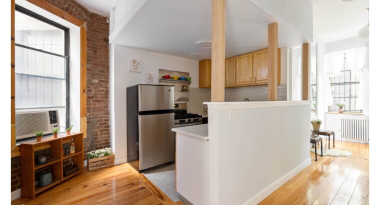 House with 2 Beds & 1 Bath