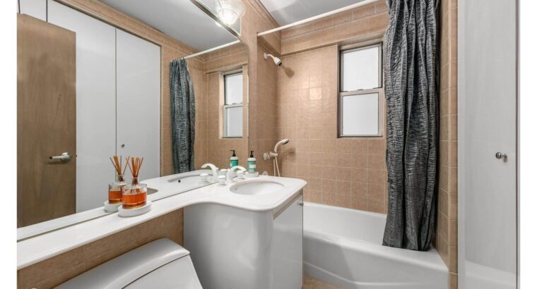 House With 4 Beds & 3 Baths