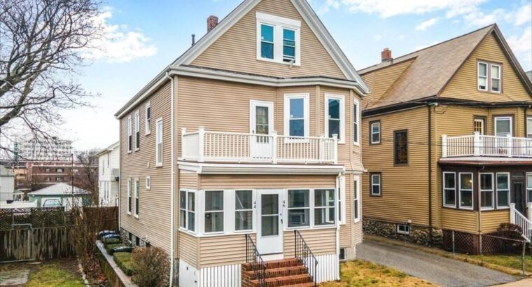 5 BR & 2 Bathrooms House in Boston