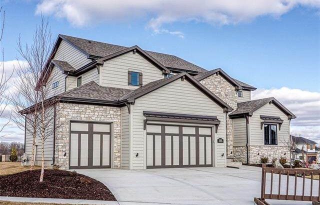 5 BR & 4 Bathrooms Residential in Johnson County