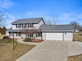 3 BR & 3 Bathrooms Residential in Milwaukee County