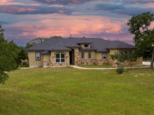 4 BR & 2 Bathrooms Residential in Texas