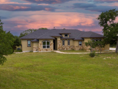 4 BR & 2 Bathrooms Residential in Texas