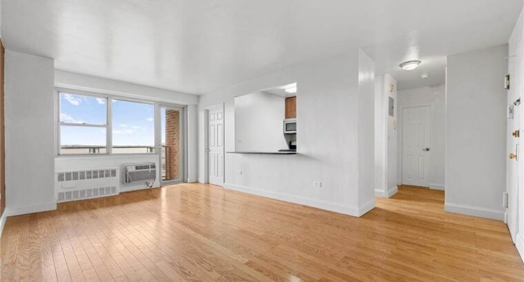 2 BR & 1 Bathrooms Residential in New York