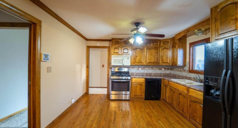 4 BR & 3 Bathrooms Residential in Kearny County