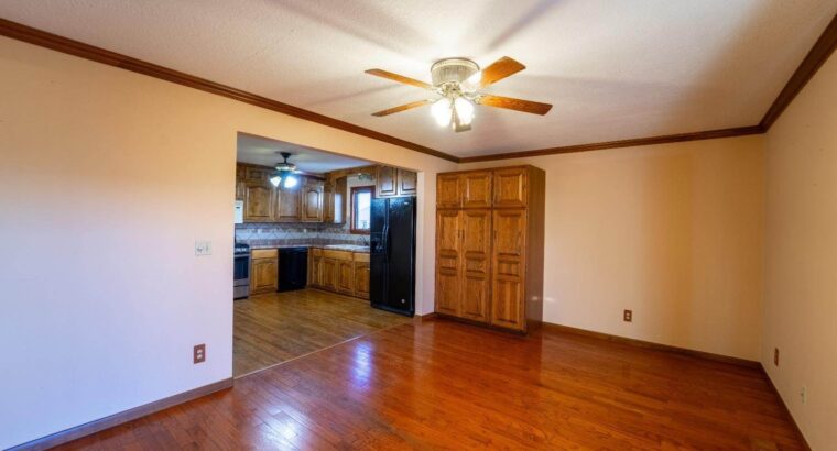 4 BR & 3 Bathrooms Residential in Kearny County