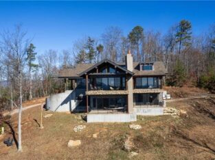 3 BR & 5 Bathrooms Residential in Rabun County