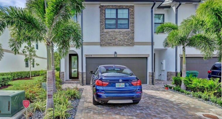 3 BR & 3 Bathrooms Residential in Broward County