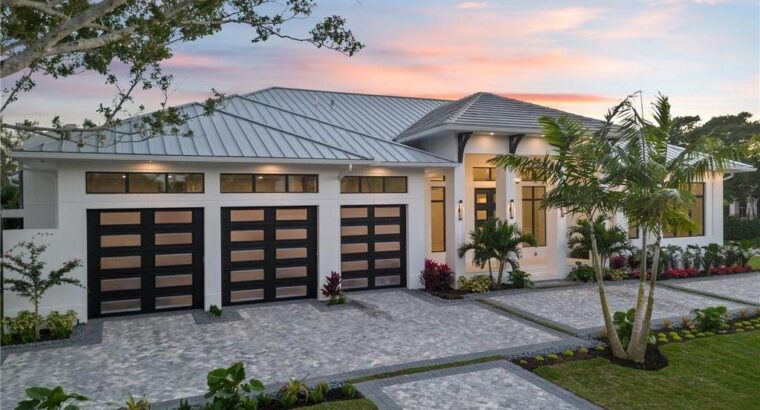 5 BR & 6 Bathrooms Residential in Collier County