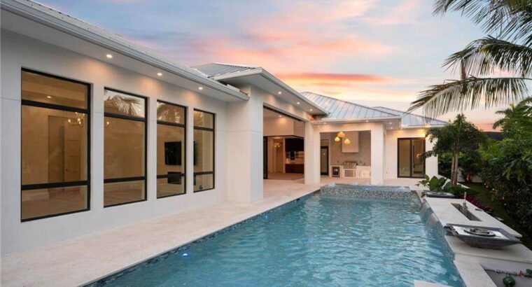 5 BR & 6 Bathrooms Residential in Collier County