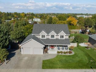 4 BR & 4 Bathrooms Residential in Benton County