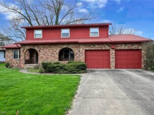 4 BR & 3 Bathrooms Residential in North Canton, Stark County