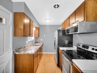 2 BR & 1 Bathrooms Residential in DuPage County