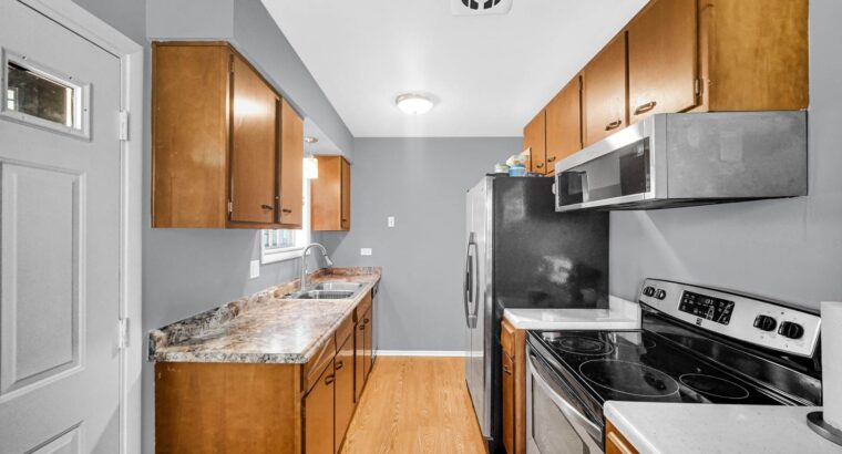 2 BR & 1 Bathrooms Residential in DuPage County