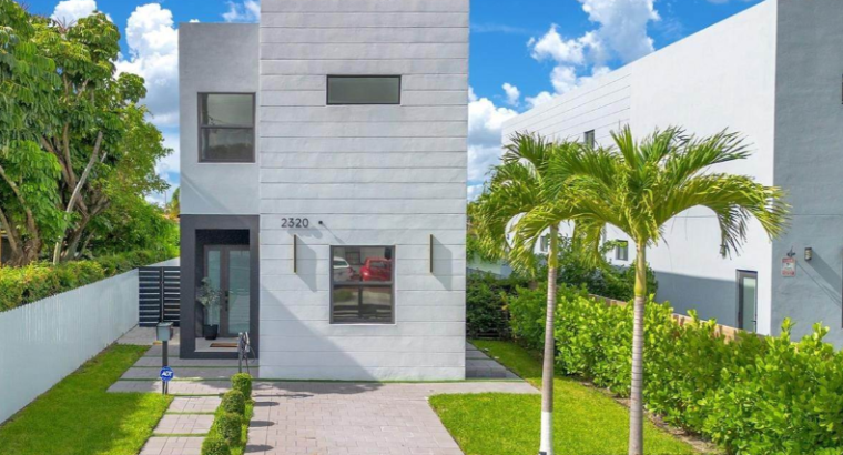 4 BR & 5 Bathrooms Residential in Miami-Dade County