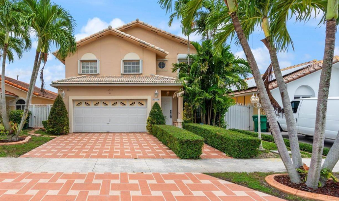 4 BR & 3 Bathrooms Residential in Miami-Dade County