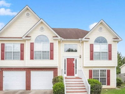 5 BR & 3 Bathrooms Residential in Clayton County