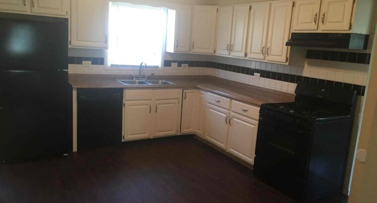 3 BR & 2 Bathrooms House Rent in Illinois